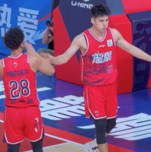 开云体育app官网-北控刚打好一场又崩了！防守反击顶不住，张庆鹏挂机，还是没希望